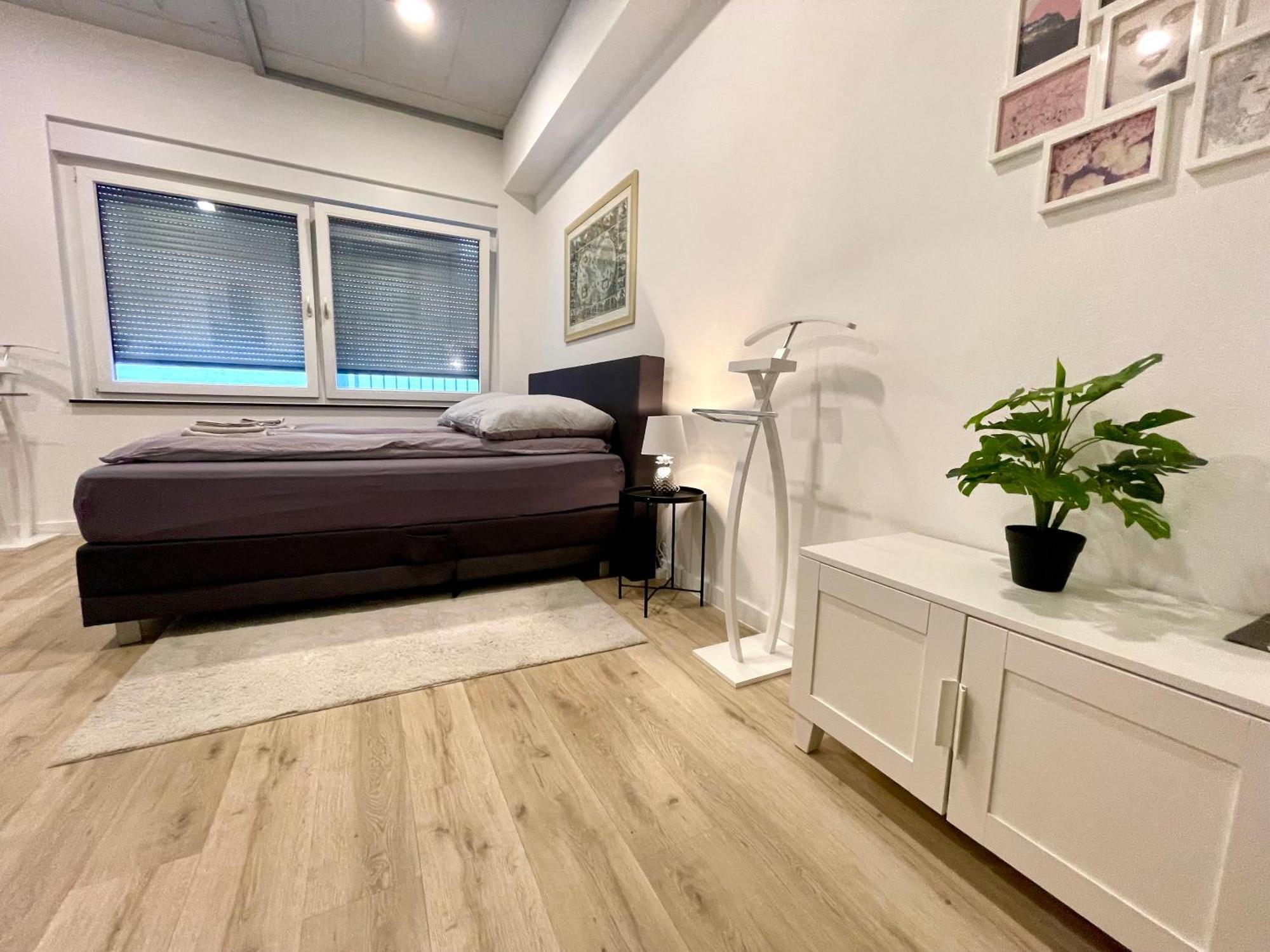 Neu Wunderschoenenes Weisses Apartament Am Schloessle Zentrum Goldstadt Pforzheim Exterior foto